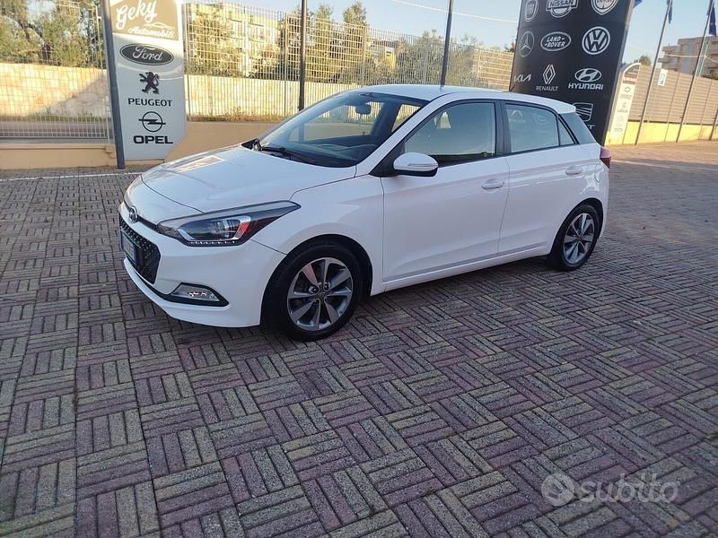 Usata Hyundai i20 Style 75 CV (55 kW) 2015 Bianco Berlina