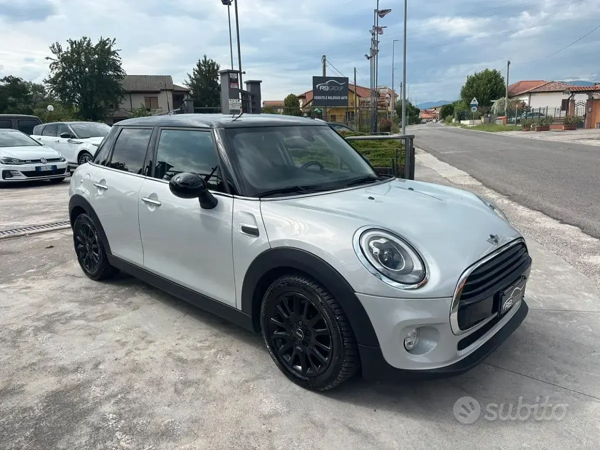 Usata Mini Cooper D Business 116 CV (85 kW) 2017 Grigio Utilitaria