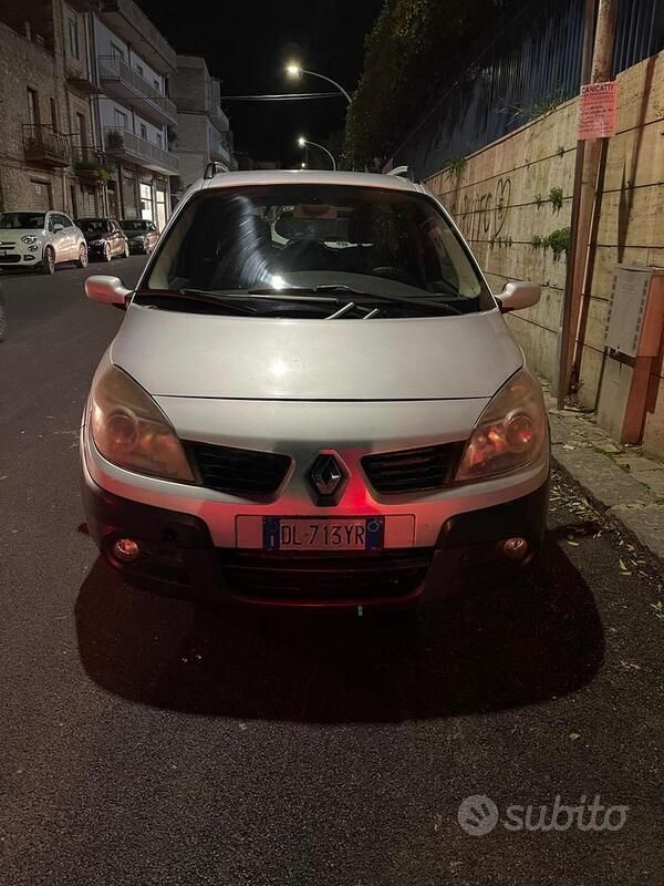 Usata Renault Scénic III 130 CV (95 kW) 2010 Grigio Monovolume