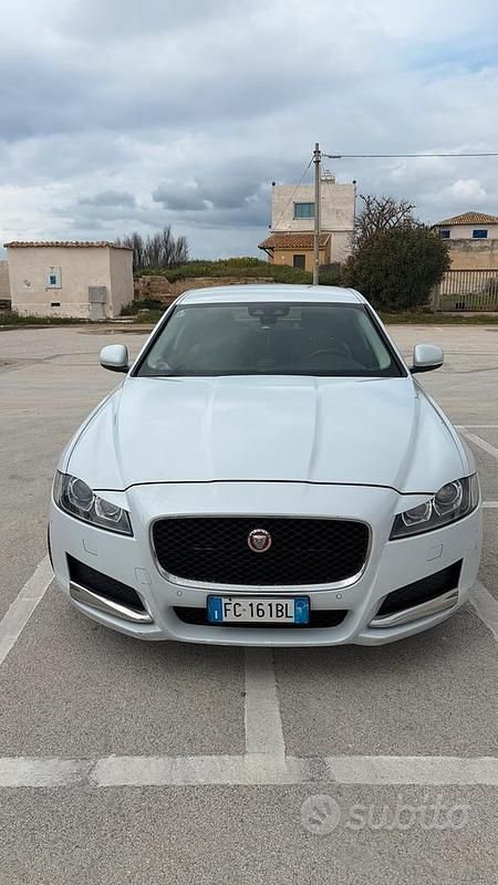 Usata Jaguar XF Portfolio 163 CV (119 kW) 2015 Bianco Berlina