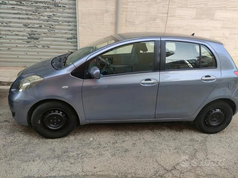 Usata Toyota Yaris 2010 Grigio Utilitaria