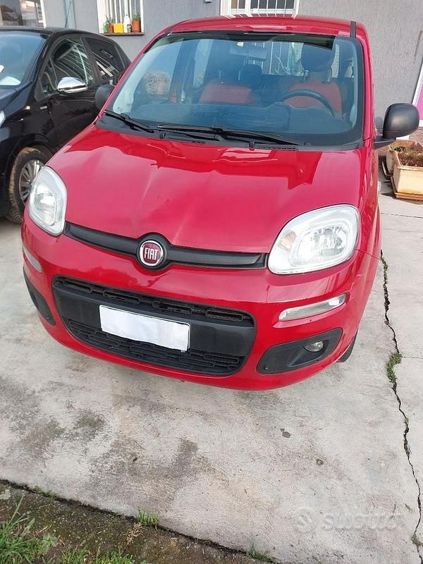 Usata Fiat Panda Lounge 86 CV (63 kW) 2015 Rosso Utilitaria