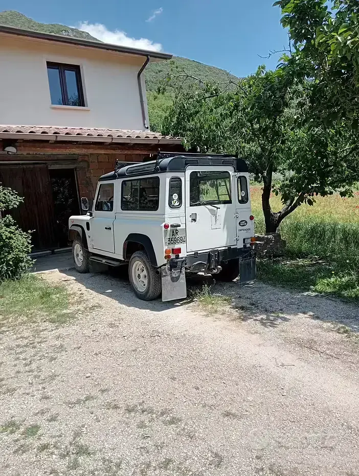 Usata Land Rover Defender 68 CV (50 kW) 1988 Bianco SUV