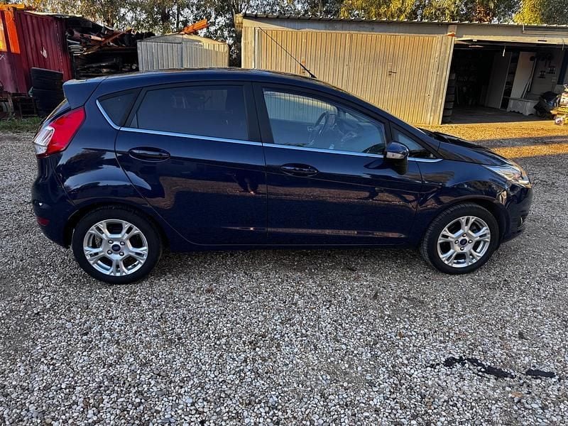 Usata Ford Fiesta Titanium 80 CV (58 kW) 2016 Blu Berlina