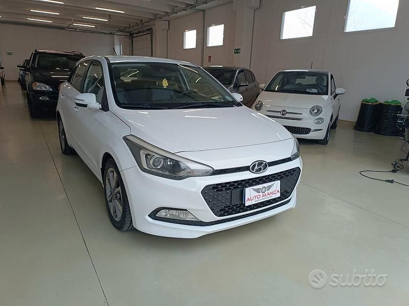 Usata Hyundai i20 Comfort 74 CV (54 kW) 2016 Bianco Berlina