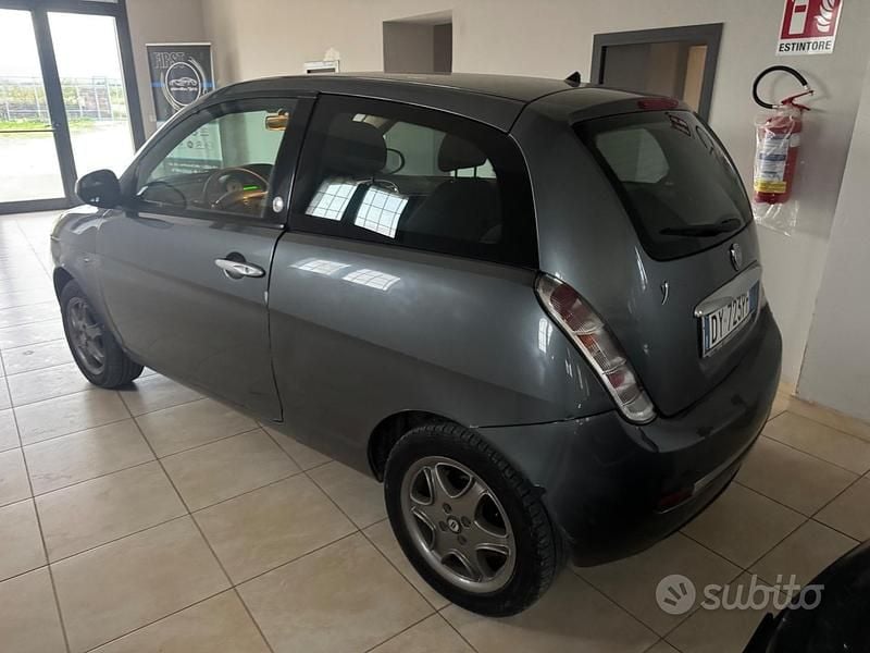 Usata Lancia Ypsilon 77 CV (56 kW) 2010 Grigio Utilitaria