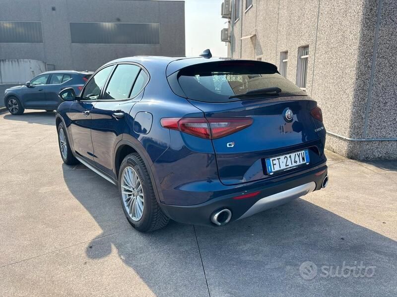 Begagnad Alfa Romeo Stelvio Tech Edition 190 HK (139 kW) 2019 Blå SUV