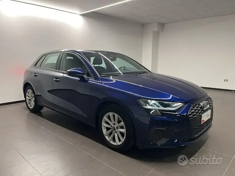 Usata Audi A3 Business 150 CV (110 kW) 2023 Blu navarra metallizzato Berlina
