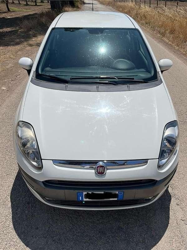 Usata Fiat Grande Punto 86 CV (63 kW) 2015 Bianco Utilitaria