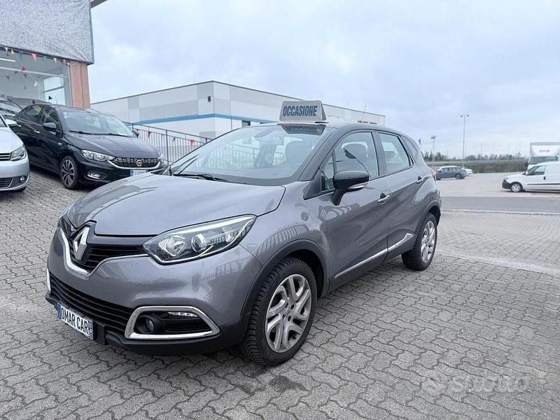 Usata Renault Captur 90 CV (66 kW) 2016 Argento SUV