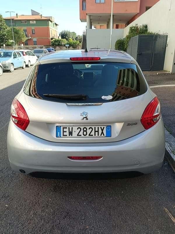 Usata Peugeot 208 Active 68 CV (50 kW) 2014 Utilitaria