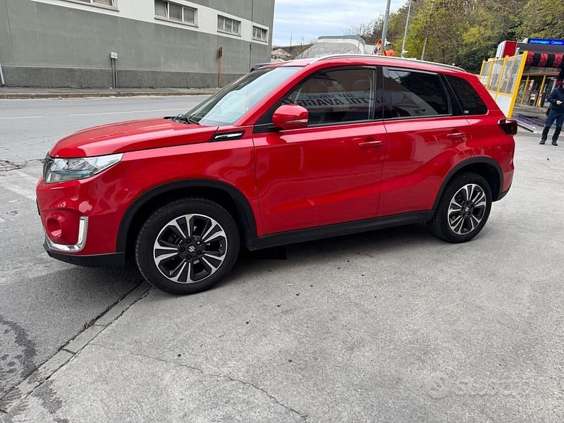 Usata Suzuki Vitara 140 CV (102 kW) 2022 Rosso SUV