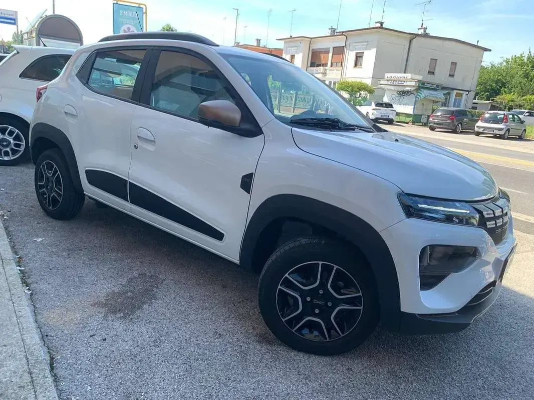 Usata Dacia Spring Extreme 19 kW (26 CV) 2024 Bianco Utilitaria