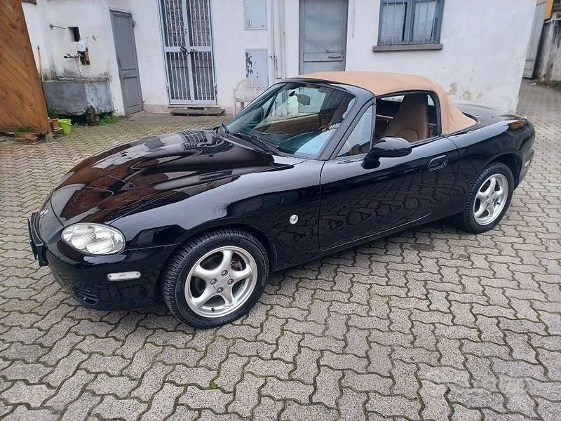 Usata Mazda MX5 110 CV (80 kW) 2001 Nero Cabrio
