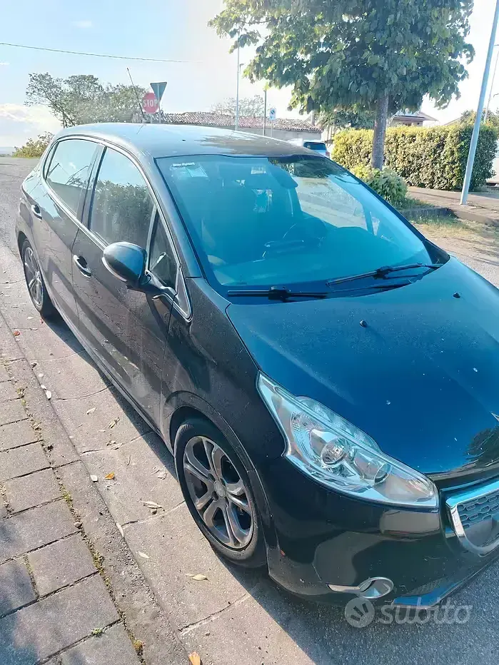 Usata Peugeot 208 92 CV (67 kW) 2012 Nero Utilitaria
