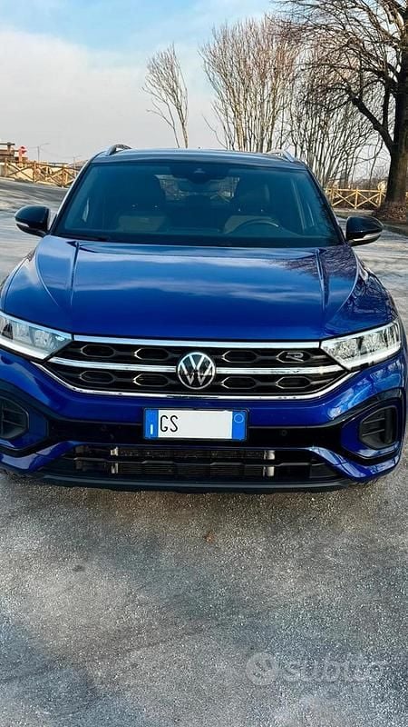 Usata VW T-Roc R-line 150 CV (110 kW) 2023 Blu SUV