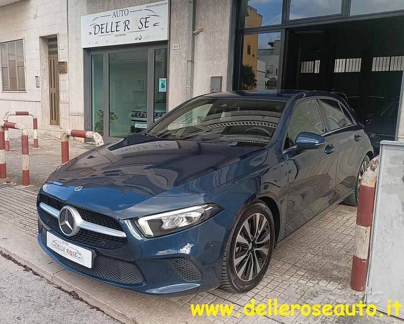 Blu Usata 2021 Mercedes A180 Business Tre volumi | 22.900 € (Buon prezzo) - Immagine 1/4