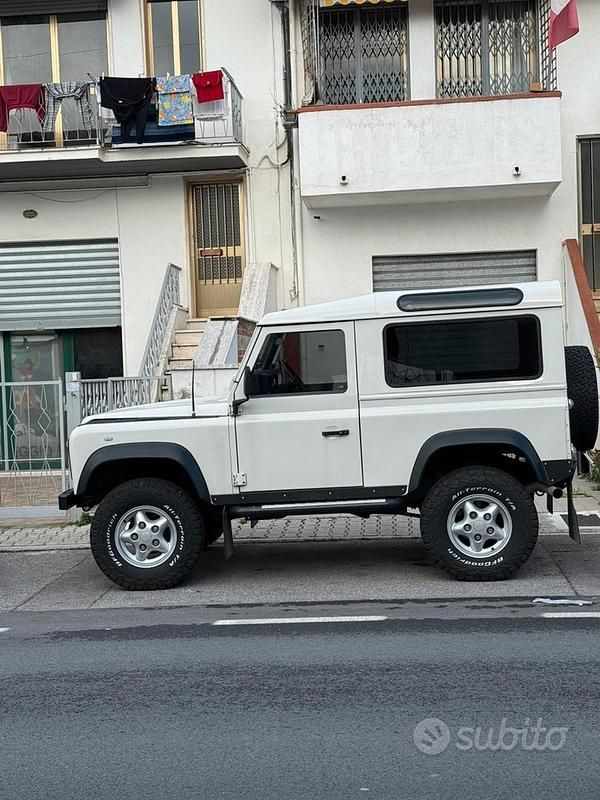 Usata Land Rover Defender 113 CV (83 kW) 1997 SUV