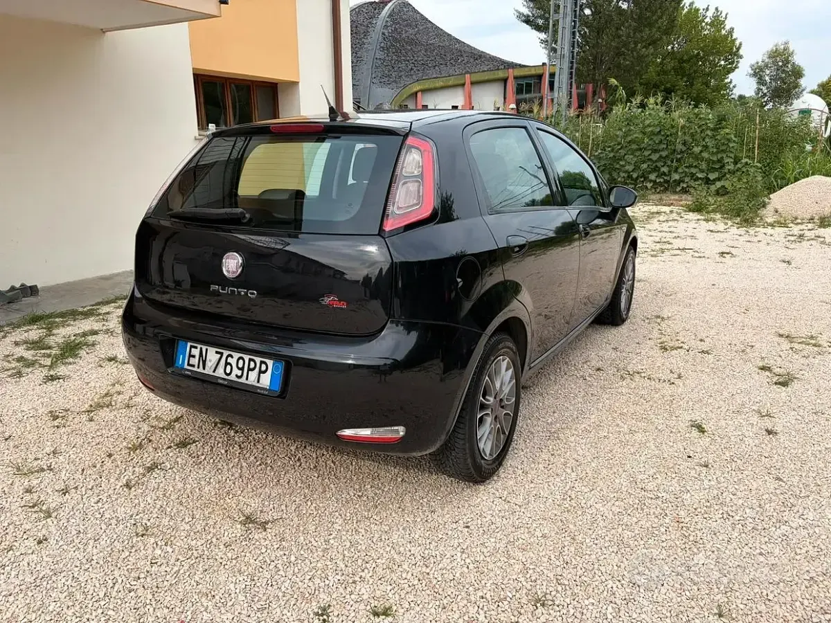 Usata Fiat Grande Punto 95 CV (69 kW) 2012 Nero Utilitaria