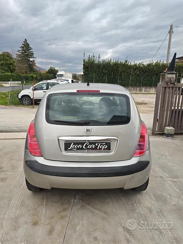 Gebraucht Lancia Ypsilon 60 PS (44 kW) 2004 Grau Kleinwagen