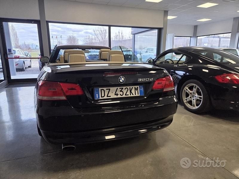 Usata BMW 320 2009 Nero Cabrio