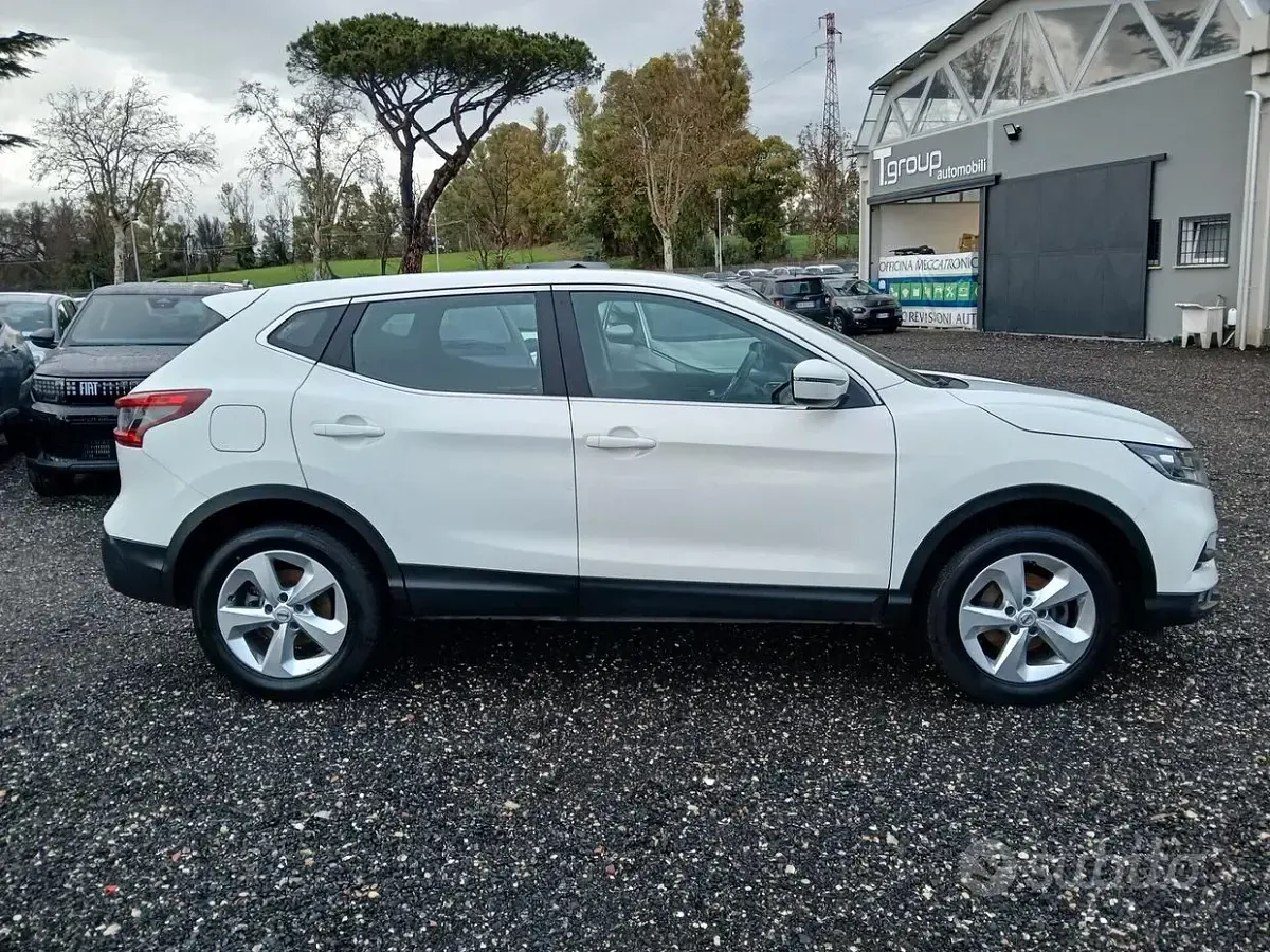 Usata Nissan Qashqai N-Connecta 140 CV (102 kW) 2019 Bianco SUV