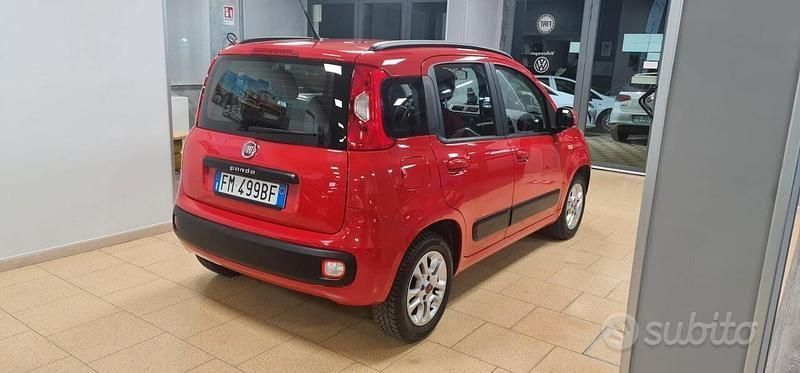 Usata Fiat Panda Lounge 69 CV (50 kW) 2017 Rosso Utilitaria