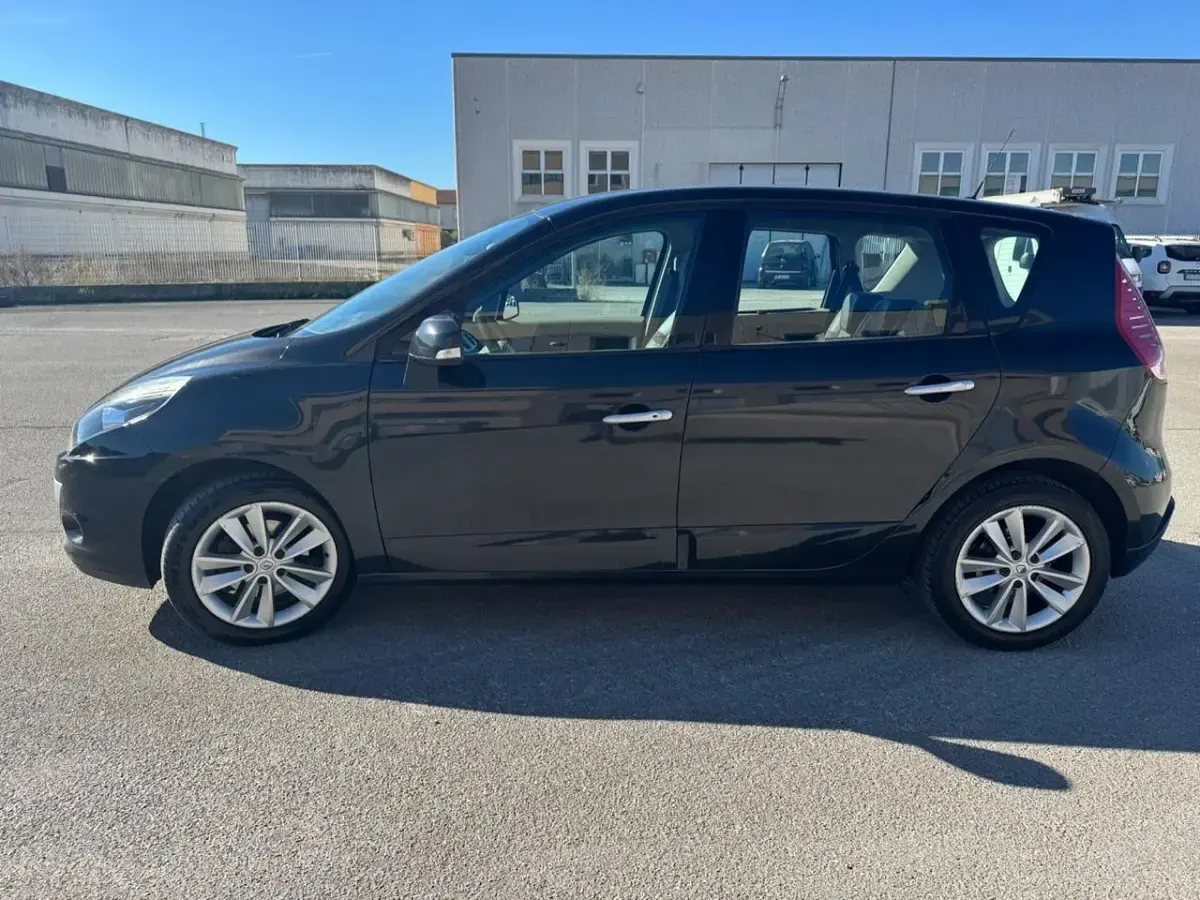 Usata Renault Scénic 110 CV (80 kW) 2010 Nero Monovolume