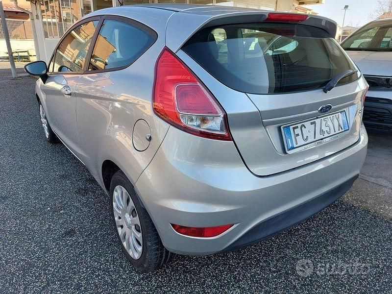 Usata Ford Fiesta 95 CV (69 kW) 2016 Grigio Utilitaria