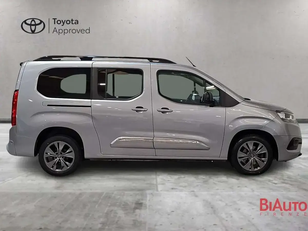 Usata Toyota Proace City City 131 CV (96 kW) 2023 Argento Monovolume