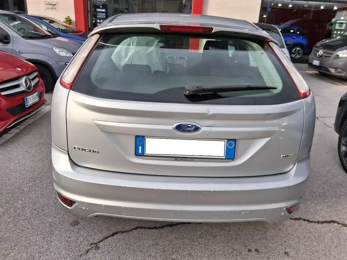 Usata Ford Focus Titanium 109 CV (80 kW) 2010 Argento Berlina