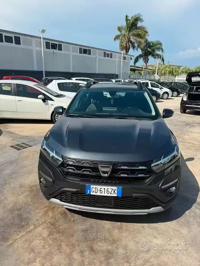 Usata Dacia Sandero Comfort 101 CV (74 kW) 2021 Grigio Berlina