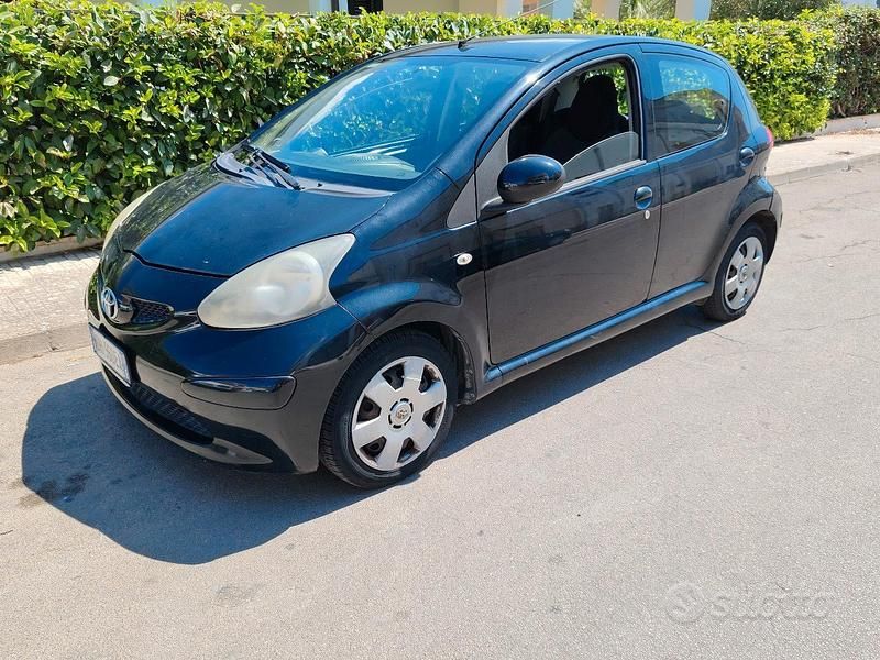 Nero Usata 2007 Toyota Aygo Due volumi | 2199 € (Ottimo prezzo) - Immagine 1/4