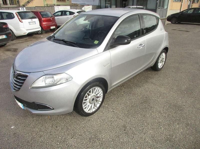 Grigio Usata 2015 Lancia Ypsilon Gold Due volumi | 7400 € (Buon prezzo) - Immagine 1/4