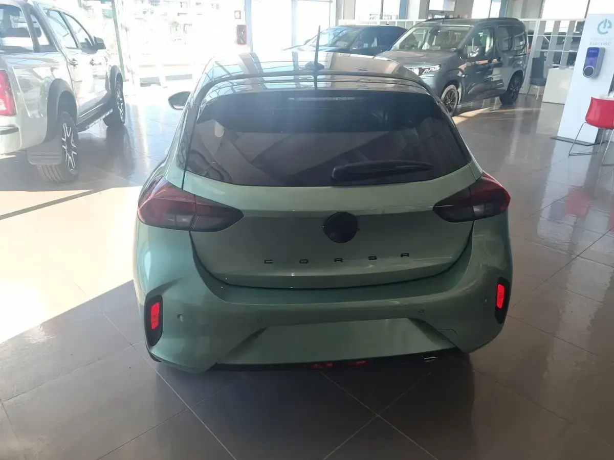Nuova Opel Corsa 100 CV (73 kW) 2026 Verde Utilitaria
