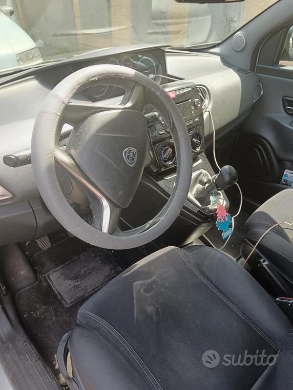 Usata Lancia Ypsilon 60 CV (44 kW) 2014 Grigio Utilitaria