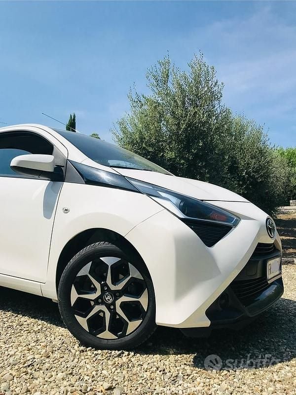 Usata Toyota Aygo X Cool 72 CV (52 kW) 2018 Bianco SUV