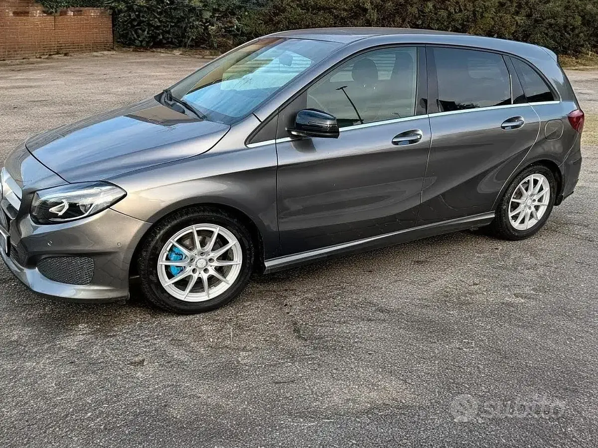 Usata Mercedes B180 Executive 109 CV (80 kW) 2015 Grigio Utilitaria