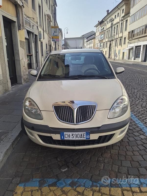 Usata Lancia Ypsilon 70 CV (51 kW) 2005 Utilitaria