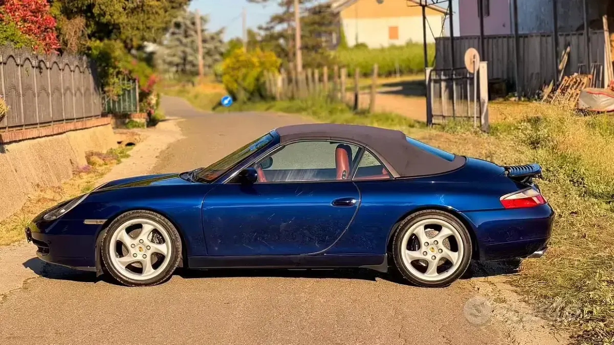Usata Porsche 911 Carrera Cabriolet 320 CV (235 kW) 2001 Bluazzurro Cabrio
