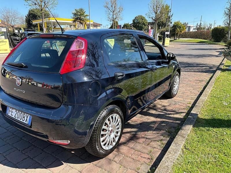 Usata Fiat Punto 77 CV (56 kW) 2016 Blu Utilitaria