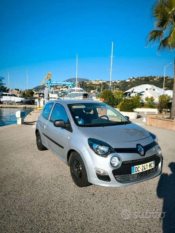 Grigio Usata 2014 Renault Twingo Utilitaria | 5400 € (Super prezzo) - Immagine 1/4