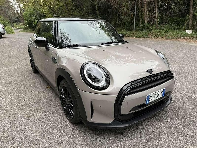 Usado Mini Cooper Premium Plus 136 CV (100 kW) 2023 Beige Utilitario