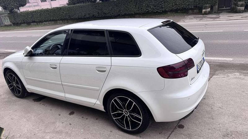 Usata Audi A3 Sportback Ambition 105 CV (77 kW) 2011 Utilitaria