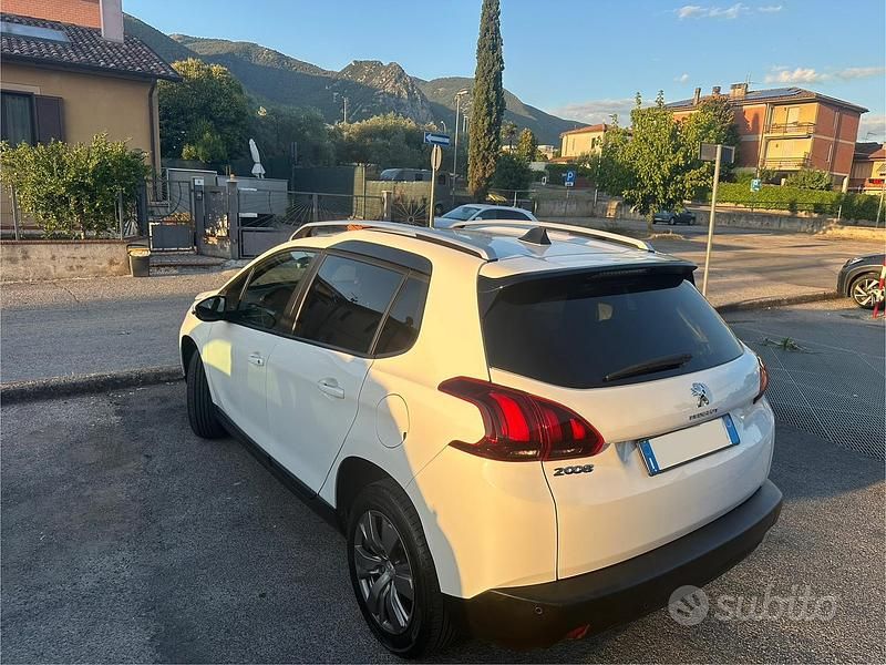 Usata Peugeot 2008 Active 75 CV (55 kW) 2018 Bianco SUV