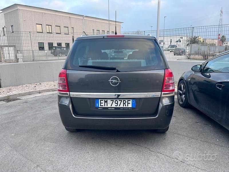 Usata Opel Zafira 150 CV (110 kW) 2012 Monovolume