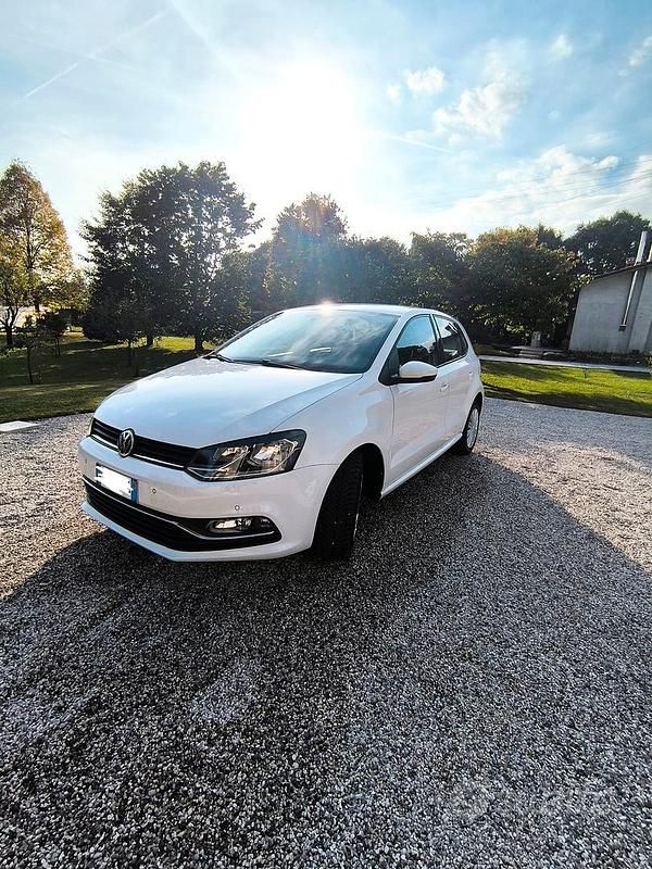 Bianco Usata 2015 VW Polo Tre volumi | 9100 € (Cara) - Immagine 1/4