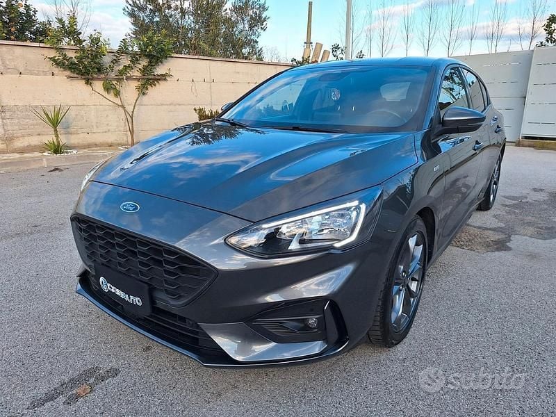 Usata Ford Focus ST-Line 120 CV (88 kW) 2022 Grigio Berlina