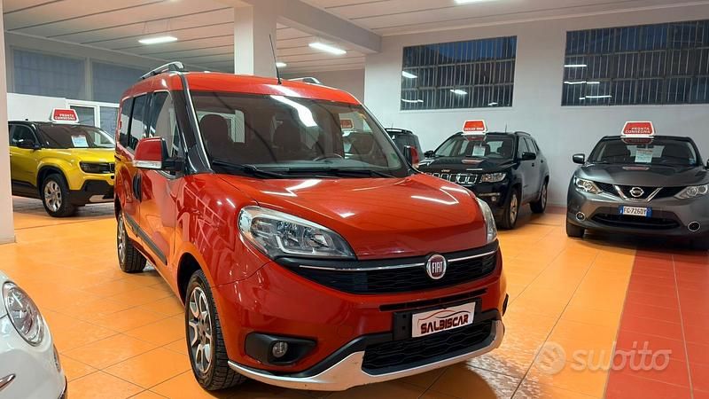 Usata Fiat Doblò Trekking 120 CV (88 kW) 2016 Rosso Monovolume