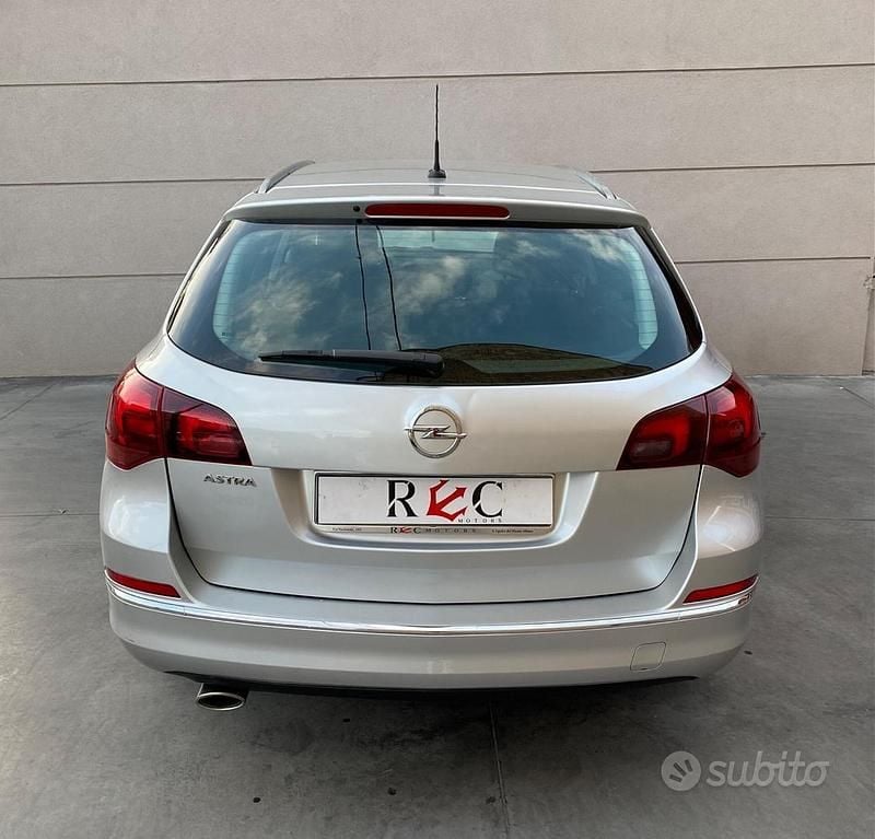 Usata Opel Astra 140 CV (102 kW) 2015 Grigio Station wagon